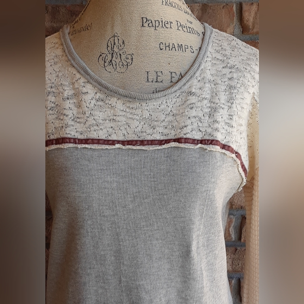 Knox Rose Textured Knit Boho Top in Gray and Cream NWT. - Picture 2 of 9